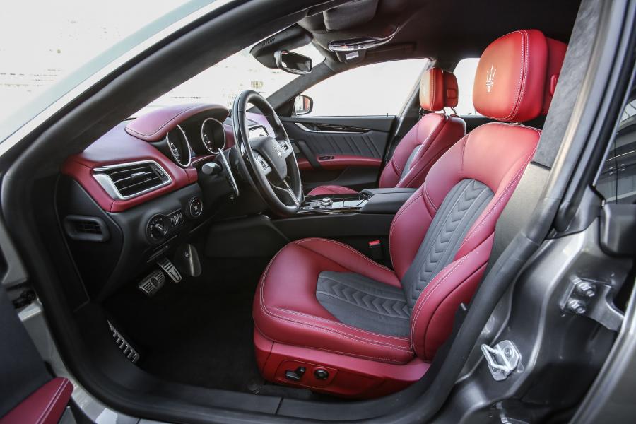 Интерьер Maserati Ghibli S Q4 2016 года  (фото 10 из 30)
